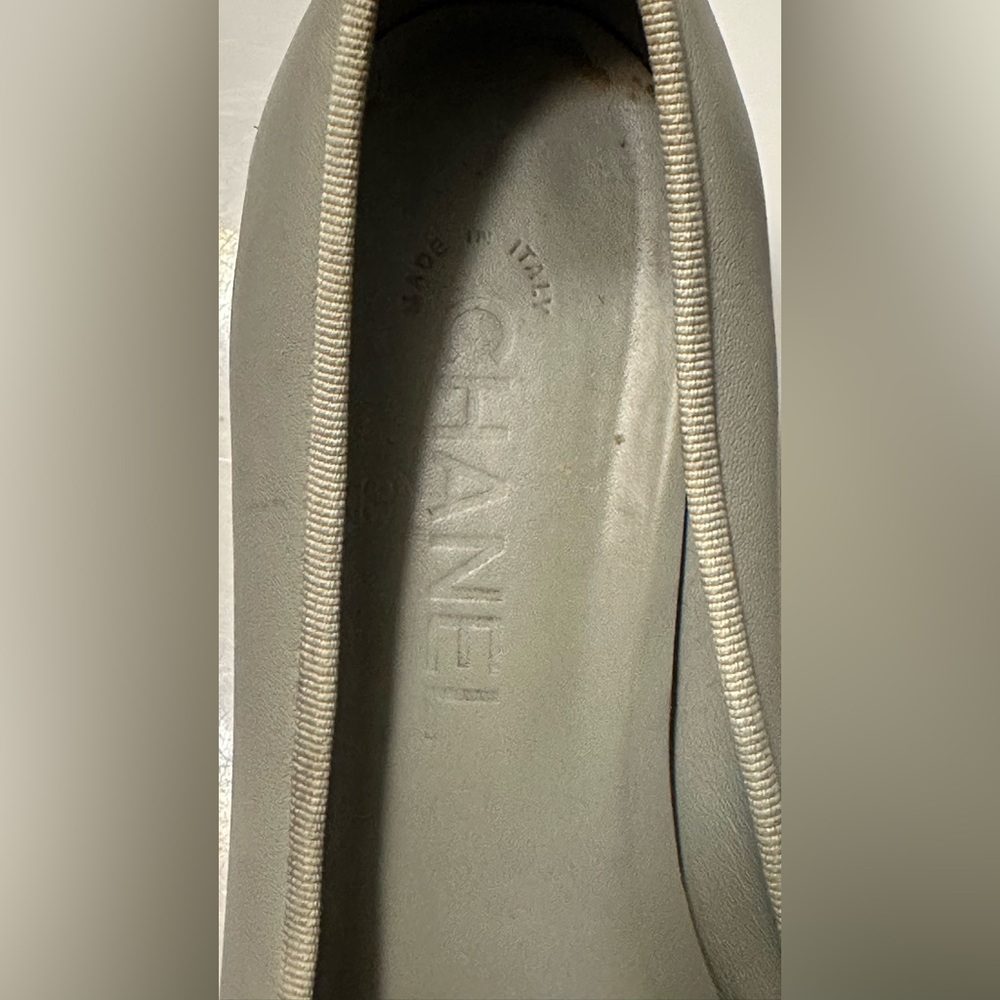 Cap-Toe Kitten Heel CC Pumps - Gray/Black, 38, Leather - Picture 12 of 12